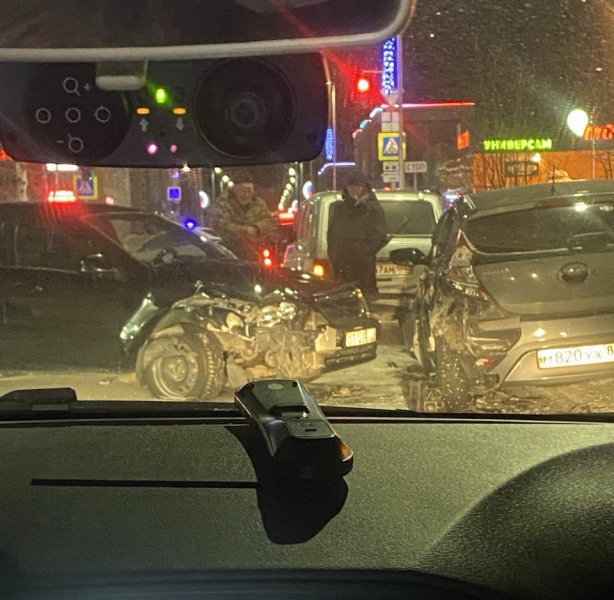Житель Лангепаса совершил дорожно-транспортное происшествие на угнанном автомобиле  